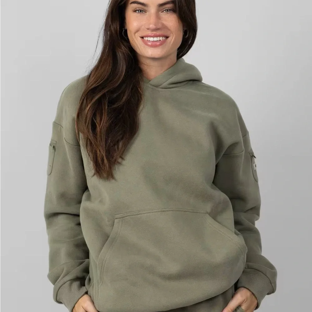 Comfort Travel Essentials Hoodie. 💚 NWT - Picture 1 of 4